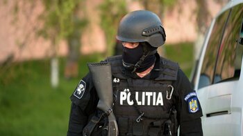 Terorist prins în Bistrița! Un bărbat testa bombe acasă pentru a provoca panică și victime multiple