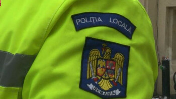 Polițist local, arestat după ce și-a însușit bunurile găsite într-o sacoșă pierdută