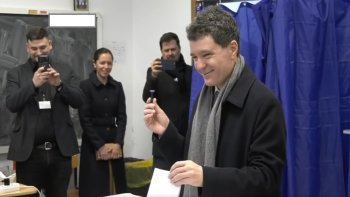 Ce era scris pe tabla din clasa în care a votat Nicușor Dan. Detaliul observat de internauți în câteva secunde