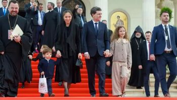 Ce conțin pungile-suvenir oferite la Catedrala Națională. Antim, fiul lui Nicușor Dan, a fost cel mai încântat