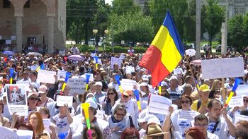 Sindicatele din Educație încep de miercuri protestele naţionale și cer demisia ministrului Daniel David. Guvernul (…)