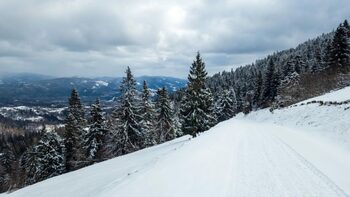 Ninsorile continuă în multe zone din România. Prognoza meteo pentru următoarele zile