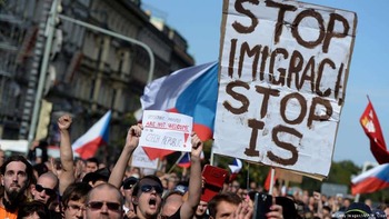 Un raport avertizează cu privire la ”butoiul cu pulbere” din Regatul Unit din cauza imigrației și politicii de azil