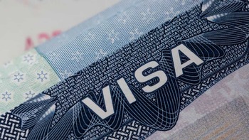 Reguli mai stricte pentru reînnoirea vizelor SUA. Ce categorii de români scapă de interviu