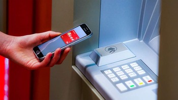 Pericol pentru românii care au conturi bancare! Hackerii vă pot fura banii de la bancomat fără a folosi cardul!