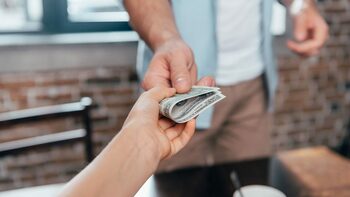 S-a dat lege! Sancțiuni drastice pentru românii care împrumută bani cu dobândă!