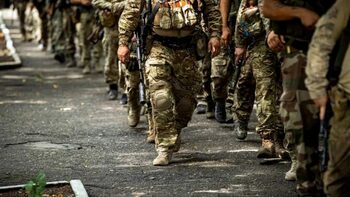 Ce salariu are un soldat la început de carieră la final de 2025: din ce în ce mai mulţi români se îndreaptă spre Armată