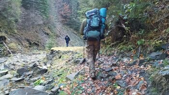 Un tânăr ucrainean, rătăcit de 21 de zile în Munții Maramureșului, salvat de echipele Salvamont