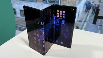 Samsung ar putea pregăti un telefon pliabil cu trei ecrane. Șansele ca modelul tri-fold să schimbe piața
