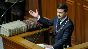 Scandalul „toaletei de aur”: Zelenskyy se confruntă cu cea mai gravă criză de până acum, aliații săi fiind acuzați (…)