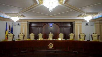 Trei noi judecători numiţi la Curtea Constituţională depun jurământul la Palatul Cotroceni