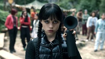 Sezonul 2 din serialul Wednesday egalează deja performanțele primului. Șansele unui record pe Netflix sunt reale