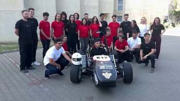 Studenții din Cluj au creat un bolid electric de 100.000 de euro pe care vor să-l vadă pe circuitul de Formula 1 din (…)