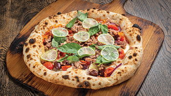 Există şi poveşti cu imigranţi fericiţi. Unul dintre ei a trecut de la livrat pizza ca job part-time la a deţine 270 (…)