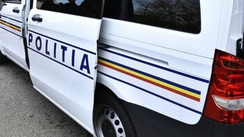 Vâlcea: Cabluri electrice căzute pe carosabil. Trafic blocat pe DN 7