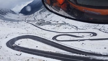 Transfăgărășanul şi Transalpina rămân închise din cauza zăpezii