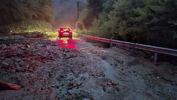 Haos pe Transfăgărășan! Zeci de mașini blocate, doi turiști dați dispăruți