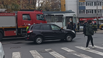 Tramvaiul 32 a luat foc. 8 persoane au ajuns la spital