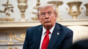 Fed-ul deschide robinetul banilor: 3,2 trilioane de dolari inundă piața. Donald Trump tace, bursele explodează