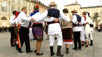 Diaspora a marcat Ziua Naţională cu toate obiceiurile sale, inclusiv hore, sarmale şi costume tradiţionale