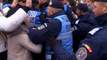 Reacţia primarului din Alba Iulia după incidentele de la paradă: organizatorii nu vor mai primi aprobări