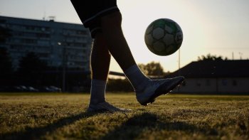 Un fost fotbalist din naţionala Angliei, reţinut pentru tentativă de viol. Sportivul, oprit pe aeroport