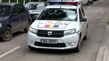 Un tânăr de 25 de ani din Mioveni a intrat cu scuterul în tatăl și sora sa, în timpul unei înmormântări