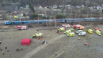 Două trenuri de pasageri s-au ciocnit în Cehia. Peste 40 de persoane rănite, între care patru în stare gravă