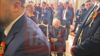 Ilie Bolojan a fost căutat pentru poze la recepția de 1 Decembrie de la Cotroceni, Victor Rebengiuc a privit scena (…)