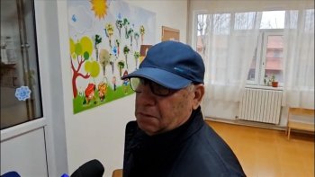 Reacţia unui bărbat, prins că şi-a fotografiat buletinul de vot.