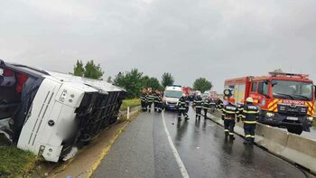 11 răniţi într-un accident în care este implicat un autocar cu 20 de persoane. Plan Roşu de Intervenţie, activat