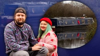 Pentru că s-au săturat de chiria prea scumpă, doi britanici s-au mutat pe o barcă. Care este povestea lor