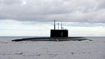 Şeful NATO glumeşte despre submarinul rus care „şchiopăta” spre casă / ”Pare mai degrabă o vânătoare a celui mai (…)