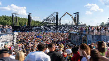 La 48 de ore de la incendiul devastator, festivalul Tomorrowland şi-a deschis porţile pentru fani