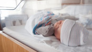 Operații fără anestezie pentru nou-născuți: povestea reală care a schimbat medicina modernă