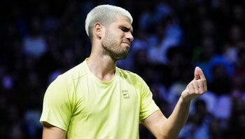 Cutremur în tenis: Carlos Alcaraz, eliminat în primul tur la Mastersul de la Paris. Spaniolul poarte pierde locul 1 ATP