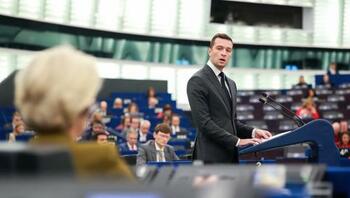 Jordan Bardella, liderul grupului Patrioți pentru Europa, depune o moțiune de cenzură împotriva Ursulei von der Leyen