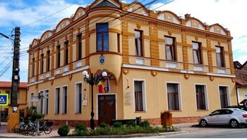 Sancțiuni disciplinare la Primăria Valea lui Mihai: doi funcționari, penalizați pentru abateri repetate