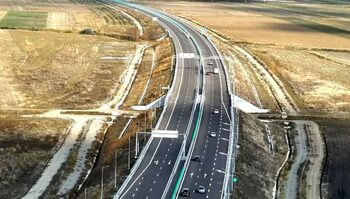 S-a deschis circulația pe tronsonul Mizil – Pietroasele al Autostrăzii Moldova (A7). 28 de kilometri noi, dar cu (…)