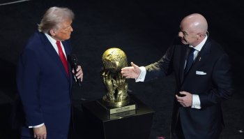 Premiul lui Trump a aruncat în aer tragerea la sorți pentru Cupa Mondială. Președintele FIFA e acuzat că a încălcat (…)