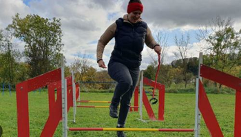 Germanii au descoperit un nou hobby - plimbatul câinilor imaginari. Ce este hobby dogging