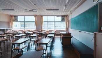 Scandal la o școală din Constanța: un elev de 15 ani a pălmuit o profesoară după o ceartă