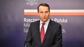 Tensiune în Polonia: Șeful diplomației îl acuză pe președintele suveranist al țării că pregătește ieșirea din (…)