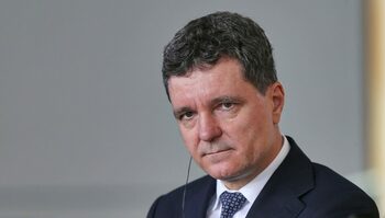 Nicușor Dan participă, luni, la înmormântarea CARDINALULUI Lucian Mureșan. „Figură emblematică pentru renașterea (…)