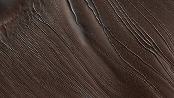 Oamenii de știință au aflat în sfârșit cum au fost create șanțurile misterioase de pe Marte