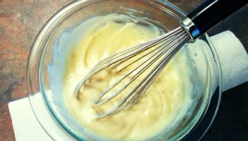 Câte ouă trebuie să folosim pentru o maioneză perfectă. Care este trucul chefilor ca să nu se taie