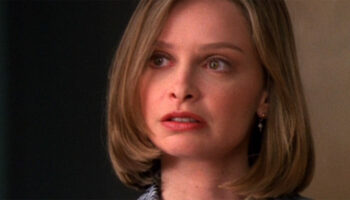 O mai ții minte pe Ally McBeal? Cum arată acum actrița din celebrul serial difuzat de Pro TV la finalul anilor ’90?