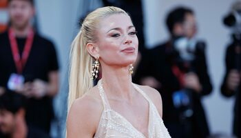 Apariția care i-a lăsat muți pe toți! Rivala Simonei Halep, fugită din Italia din cauza datoriilor la Fisc, s-a (…)