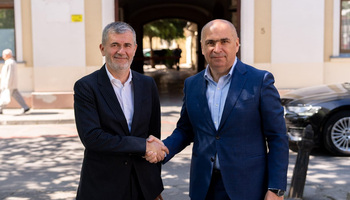 Are contracte de 3 miliarde de euro cu Statul, e în anturajul premierului Ilie Bolojan, dar are o afacere ca o gaură (…)