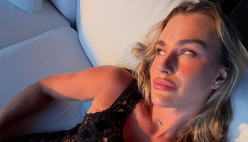 Aryna Sabalenka s-a pozat în bikini lângă iubitul ei musculos și a stârnit iar rumoare: „Sală de fitness privată”